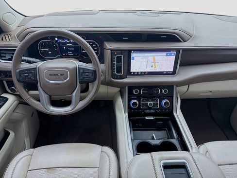Used 2021 GMC Yukon Denali w/ Denali Premium Package image 15