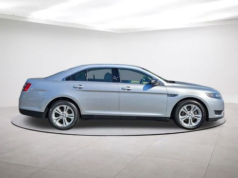 Used 2017 Ford Taurus SE image 8