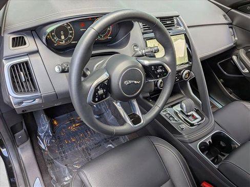 Certified 2024 Jaguar E-PACE R-Dynamic SE AWD/4WD image 10