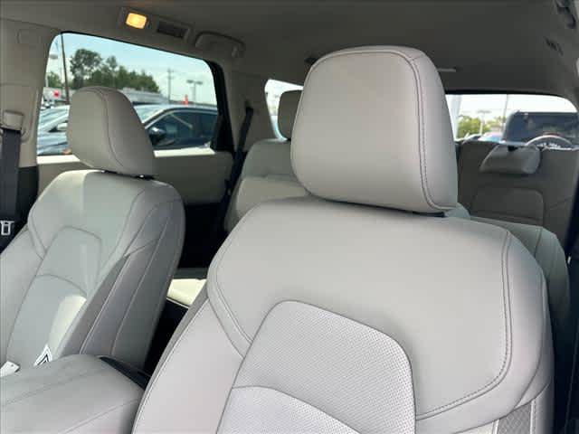 Used 2026 Nissan Pathfinder SL FWD image 19