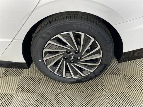 New 2025 Hyundai Sonata Limited image 18