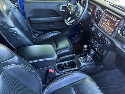 Used 2018 Jeep Wrangler Unlimited Sahara AWD/4WD image 16
