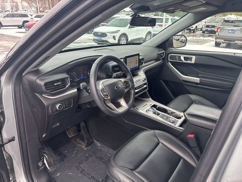 Used 2022 Ford Explorer XLT w/ Equipment Group 202A image 17