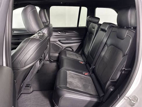 Used 2024 Jeep Grand Cherokee Altitude AWD/4WD image 6