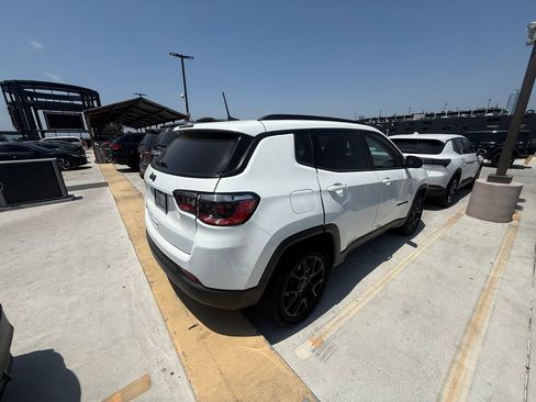 Used 2026 Jeep Compass Latitude AWD/4WD image 2