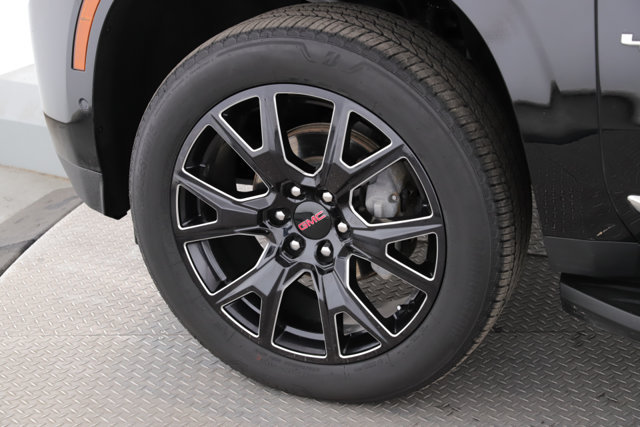 Used 2025 GMC Yukon Elevation w/ LPO, Elevation Black Package AWD/4WD image 13