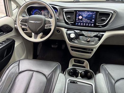 Used 2019 Chrysler Pacifica Limited w/ Advanced Safetytec Group image 32