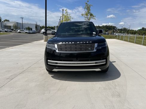 Used 2024 Land Rover Range Rover Autobiography AWD/4WD image 3