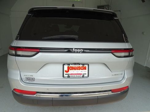 Certified 2023 Jeep Grand Cherokee Laredo X AWD/4WD image 21