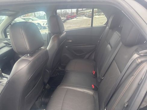 Used 2021 Chevrolet Trax LT w/ LT Convenience Package image 10