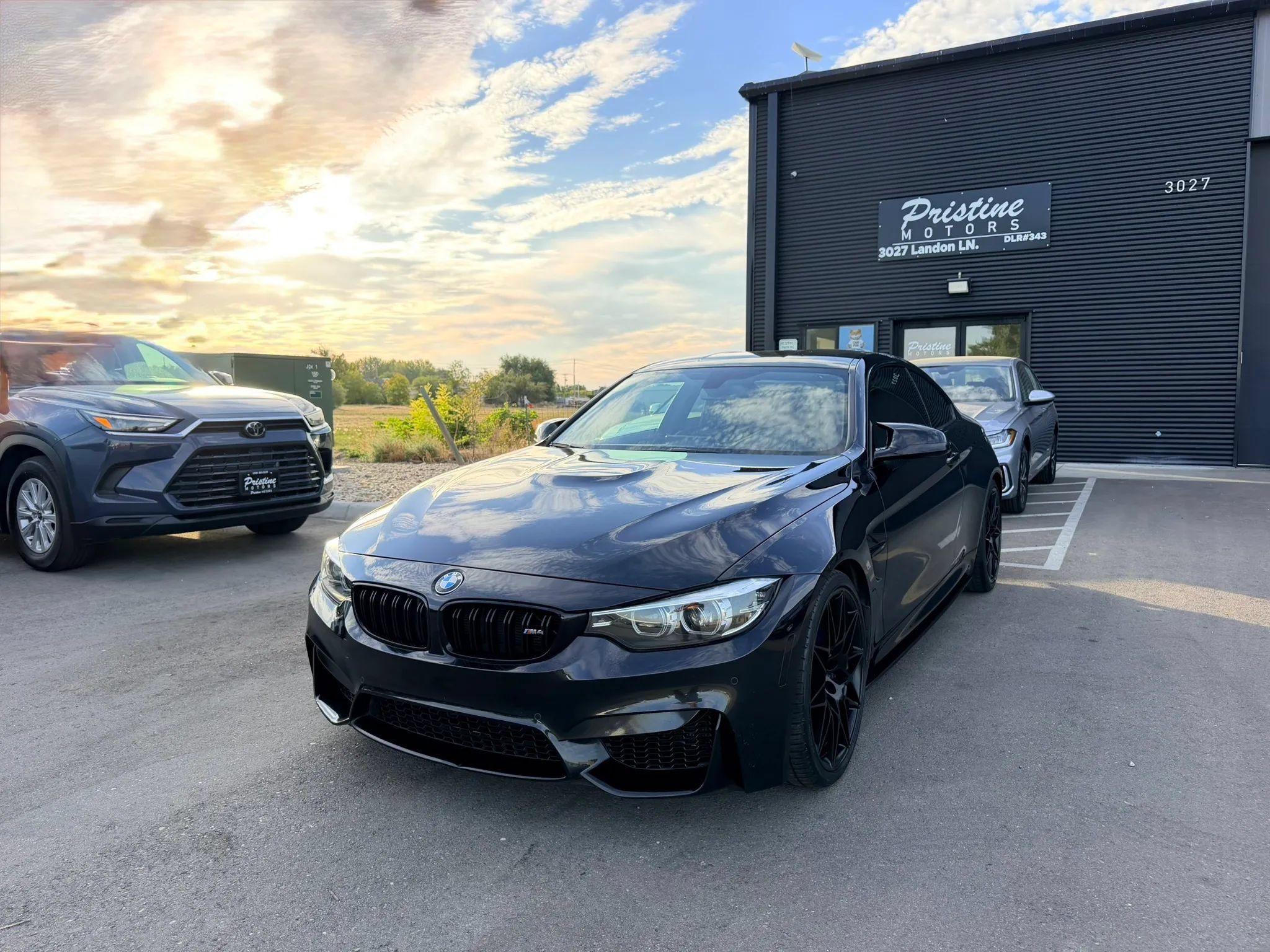 Used 2018 BMW M4 Coupe RWD image 1