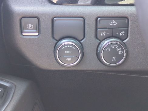 Used 2022 Chevrolet Silverado 1500 LT RWD image 18