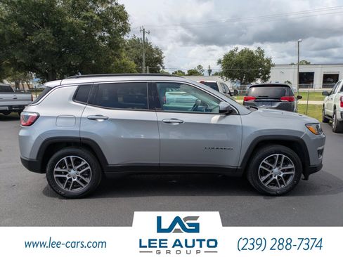 Used 2019 Jeep Compass Latitude w/ Popular Equipment Group FWD image 2
