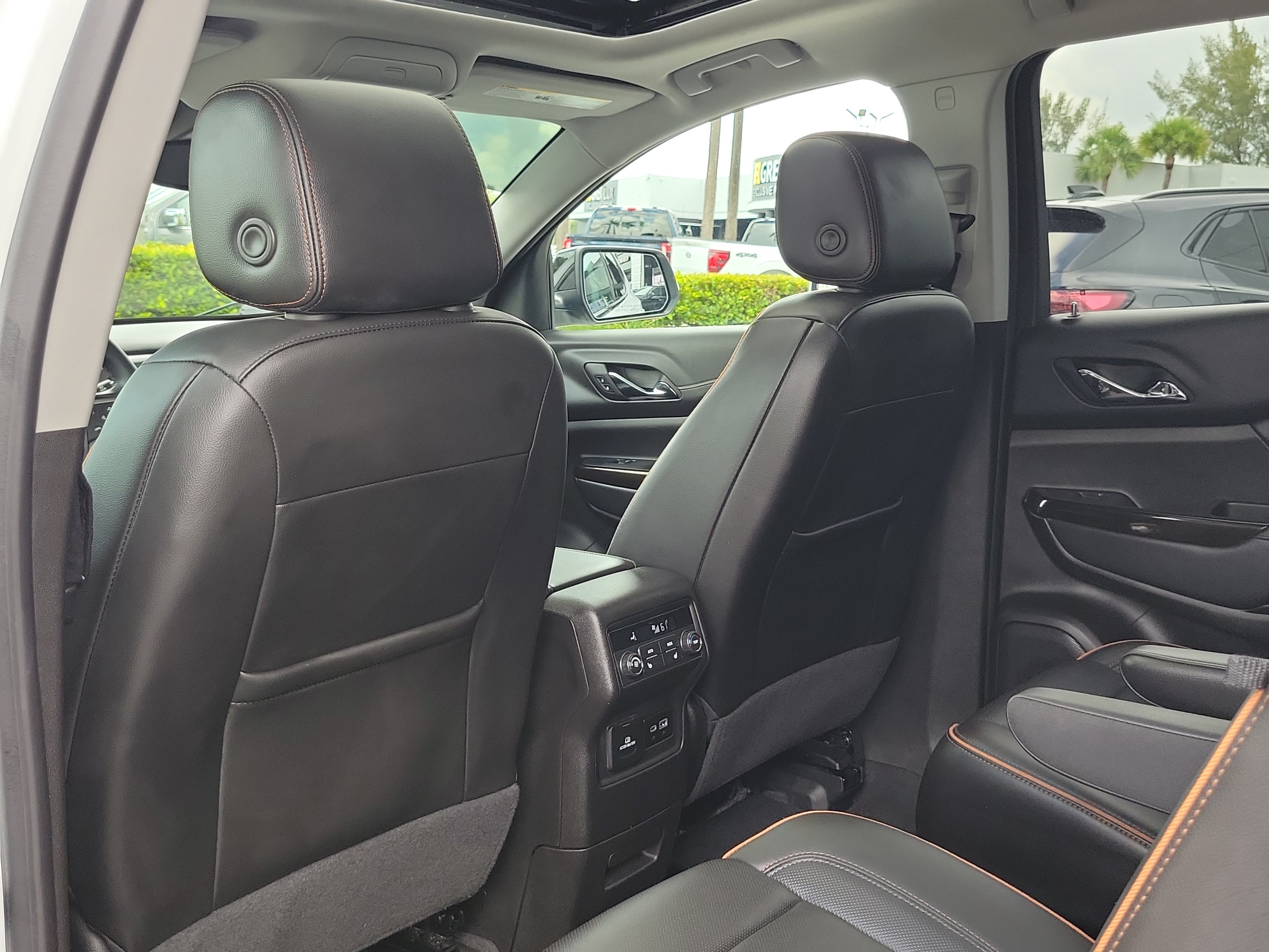 Used 2023 GMC Acadia AT4 w/ Technology Package AWD/4WD image 17