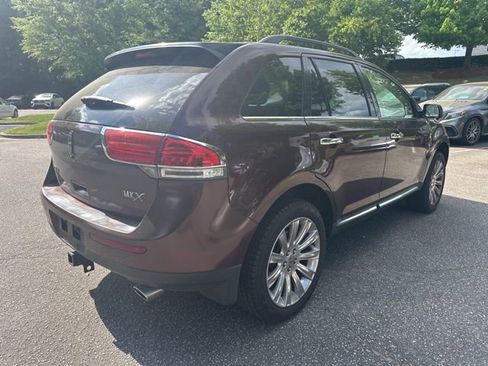 Used 2012 Lincoln MKX FWD image 5