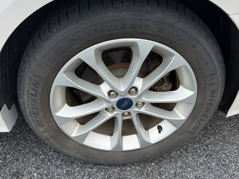 Used 2019 Ford Fusion SE FWD image 7
