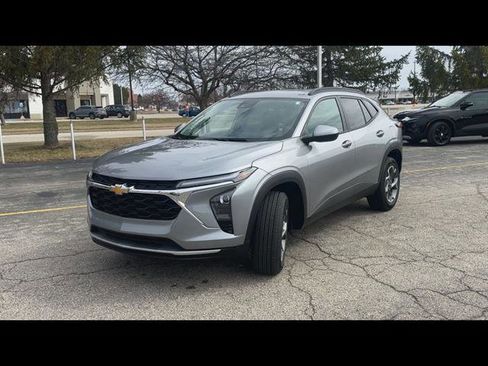 Certified 2025 Chevrolet Trax LT w/ Driver Confidence Package image 2