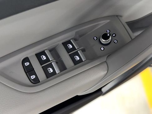 Certified 2025 Audi Q5 2.0T Premium image 13