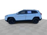 Used 2018 Jeep Cherokee Latitude w/ Cold Weather Group image 5