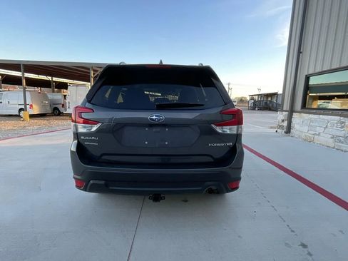 Used 2022 Subaru Forester Premium image 14