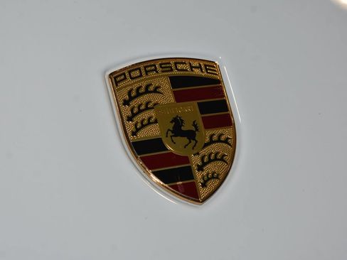 Certified 2025 Porsche Macan AWD/4WD image 24