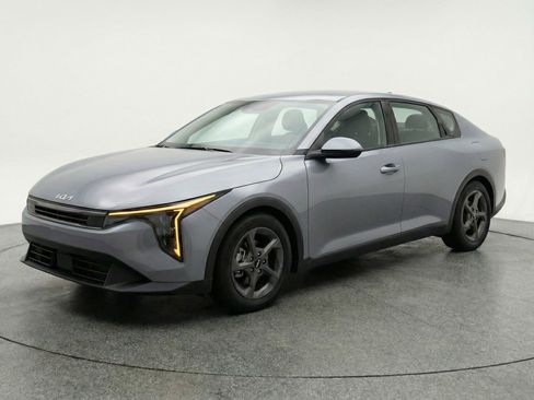 Used 2025 Kia K4 LXS image 3