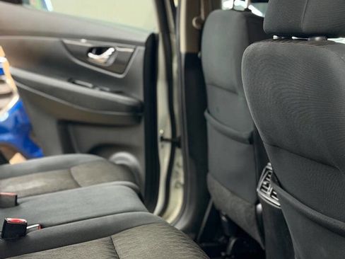 Used 2018 Nissan Rogue S FWD image 11