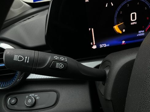 Used 2025 Chevrolet Trax LT image 33