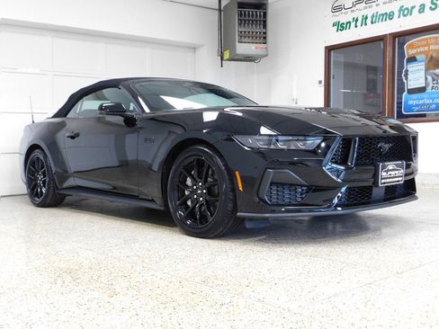 Used 2025 Ford Mustang GT Premium RWD image 6