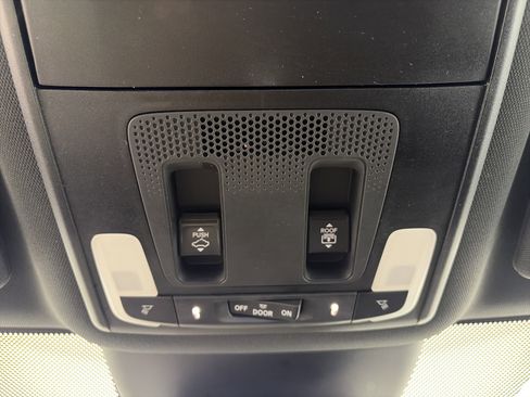 Used 2023 Honda Pilot TrailSport image 33