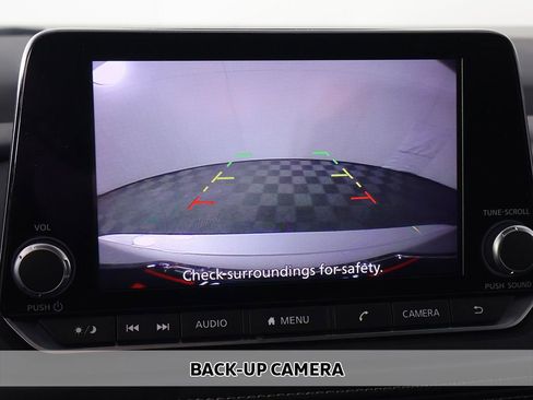 Used 2024 Nissan Rogue SV image 5