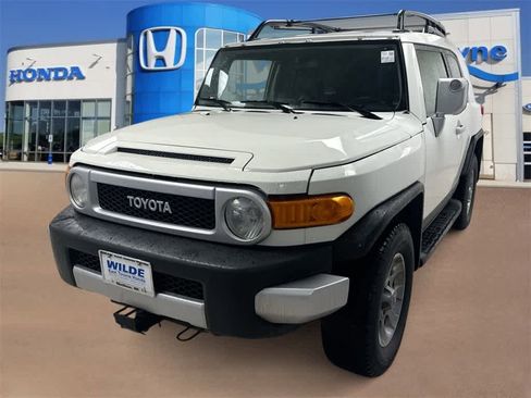 Used 2013 Toyota FJ Cruiser 4WD w/ Upgrade Pkg image 4