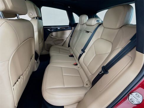 Used 2021 Porsche Macan S image 25