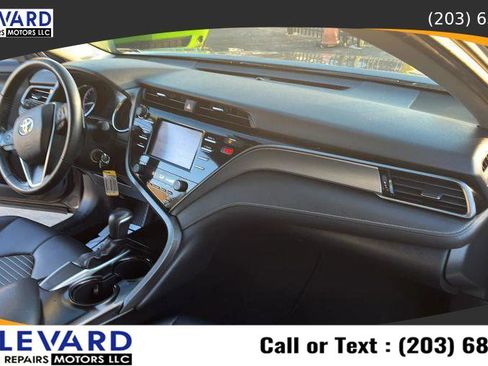Used 2019 Toyota Camry SE image 18