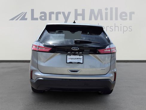 Used 2024 Ford Edge SE image 4