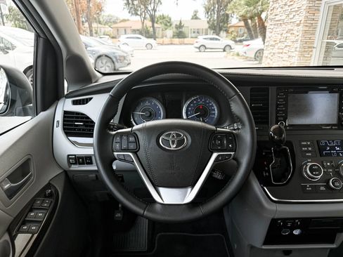 Used 2019 Toyota Sienna XLE w/ XLE Navigation Package AWD/4WD image 18
