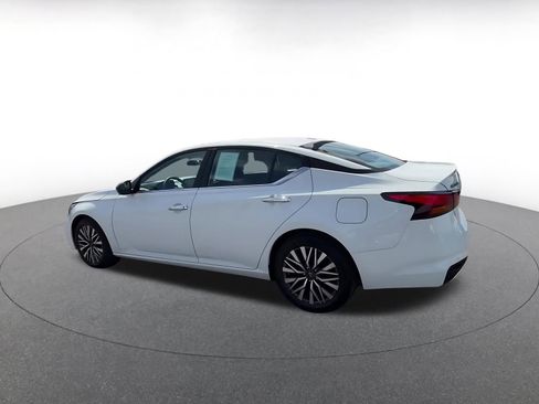 Used 2025 Nissan Altima 2.5 SV FWD image 10