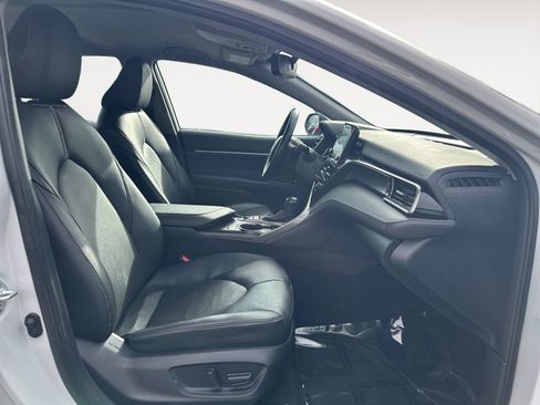 Used 2024 Toyota Camry XSE FWD image 15