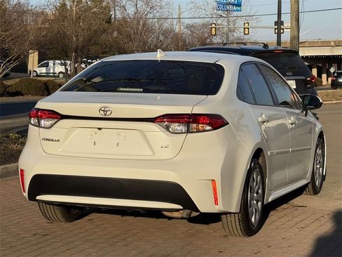 Used 2021 Toyota Corolla LE image 6