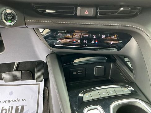 Used 2023 Buick Envision Essence image 9