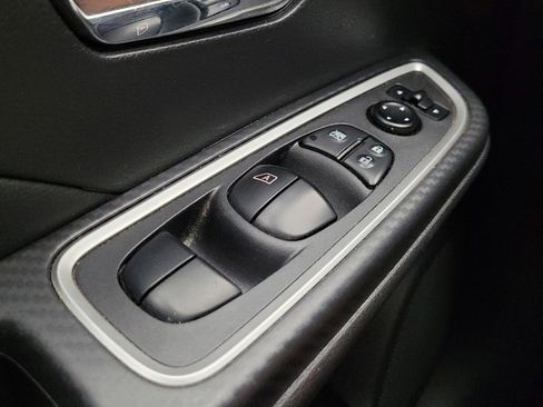 Used 2021 Nissan Versa SR w/ Convenience Package image 27