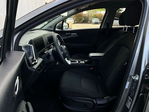 Used 2025 Kia Sportage LX image 10