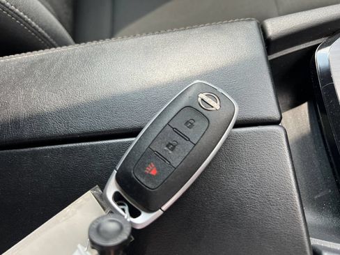 Used 2024 Nissan Rogue S FWD image 35
