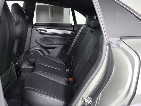 Used 2025 Porsche Macan Electric image 31