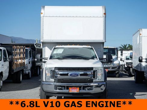 Used 2017 Ford F550 2WD Regular Cab Super Duty image 3