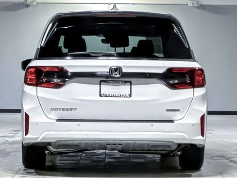 Used 2025 Honda Odyssey Touring image 9
