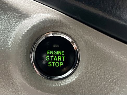 Used 2013 Toyota Highlander Limited image 24