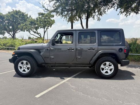 Used 2022 Jeep Wrangler Unlimited Sport AWD/4WD image 3