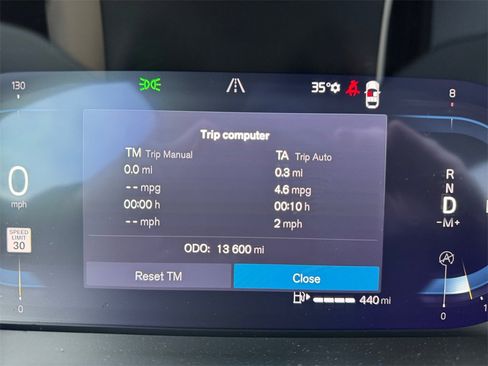 Certified 2025 Volvo XC40 B5 Core image 32