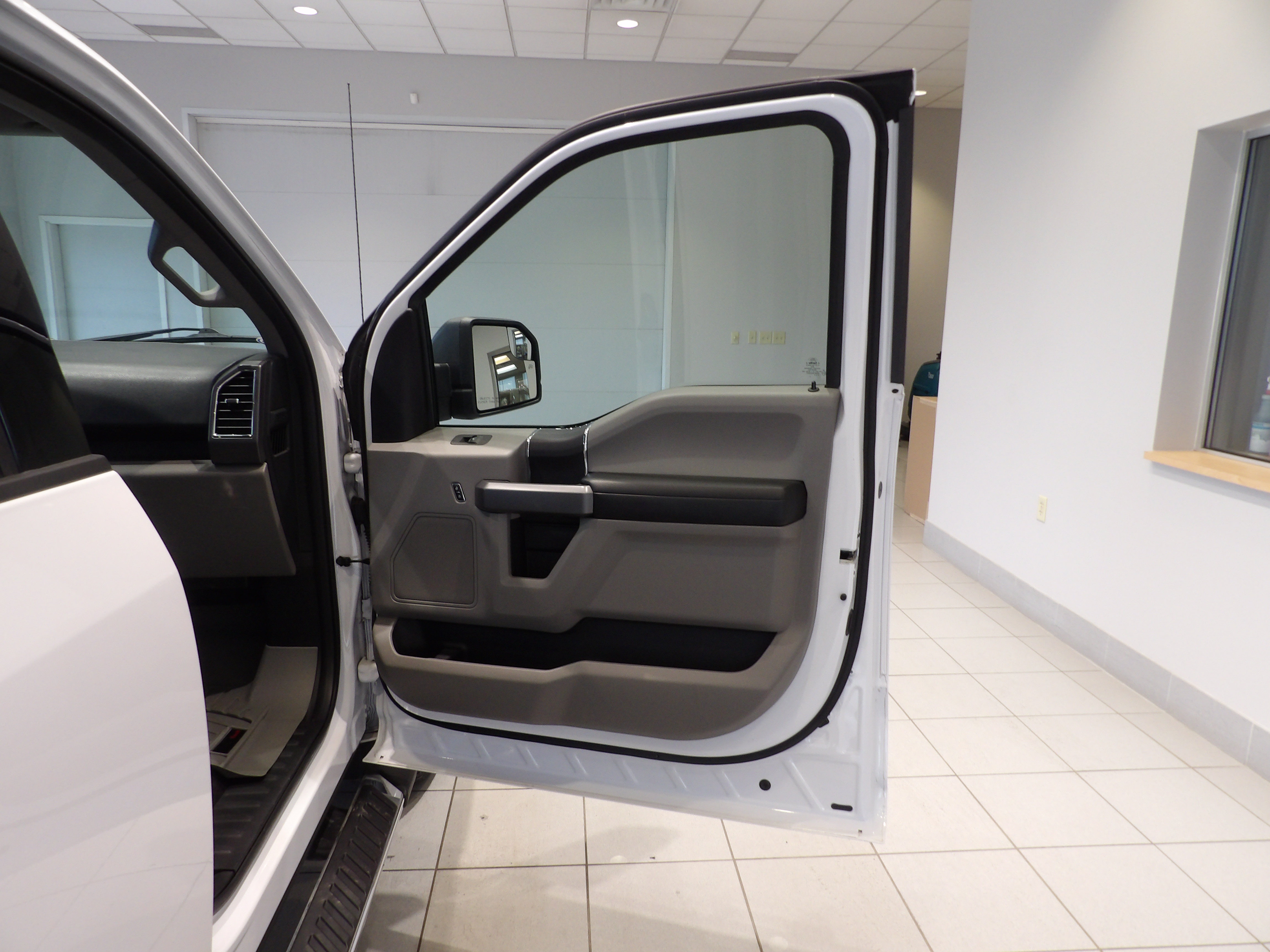 Used 2015 Ford F150 XLT w/ Equipment Group 301A Mid AWD/4WD image 20